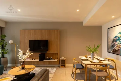 带阳台的两卧室公寓 — Quiet Luxury Suite with Balcony - City View - Zenity District 1